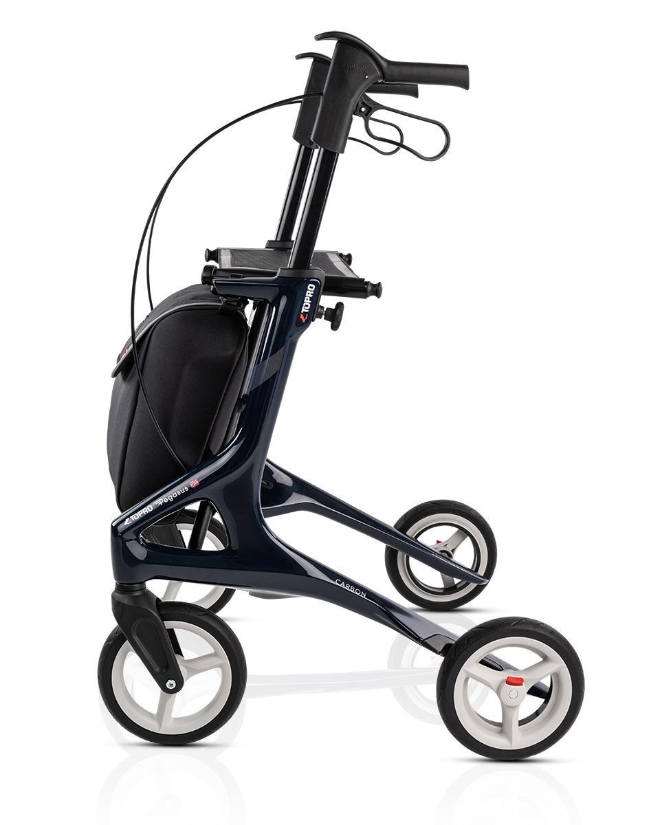 Blauer Rollator mit vier Rädern, Tasche und Handgriffen. Seitenansicht.