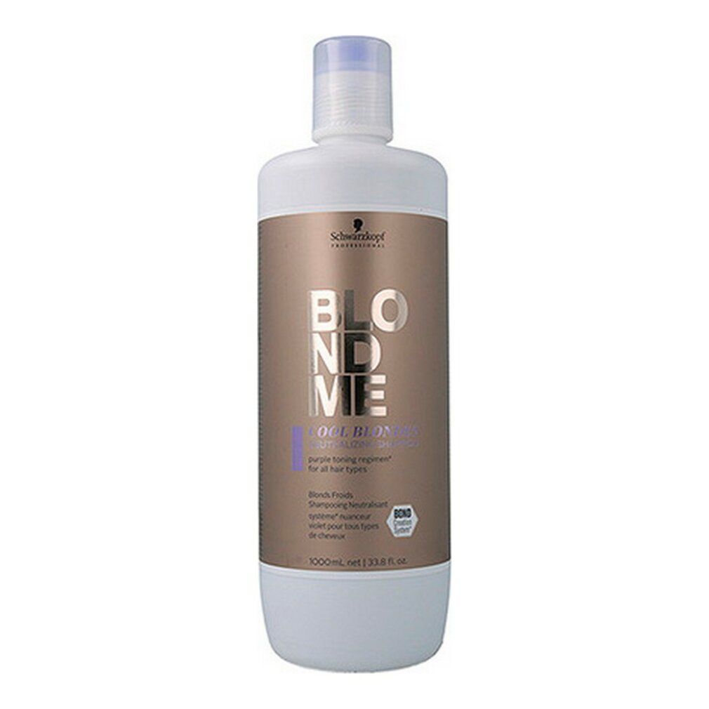 Schwarzkopf BlondMe Cool Blondes Shampoo. Weiße Flasche mit braunem Etikett. Lila Akzente. Text: BlondMe, Cool Blondes.