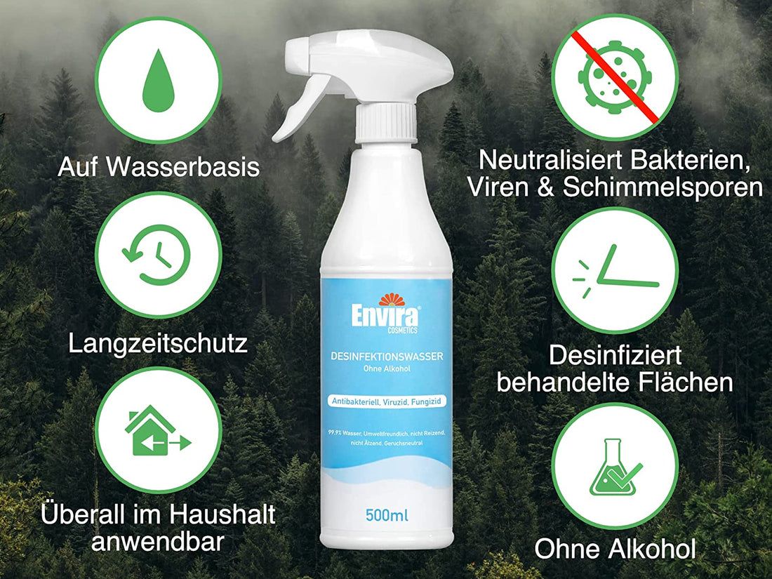 Sprühflasche mit grünen Icons. Aufschrift: Envira, Desinfektionswasser, ohne Alkohol. Icons: Auf Wasserbasis, Langzeitschutz, überall anwendbar.