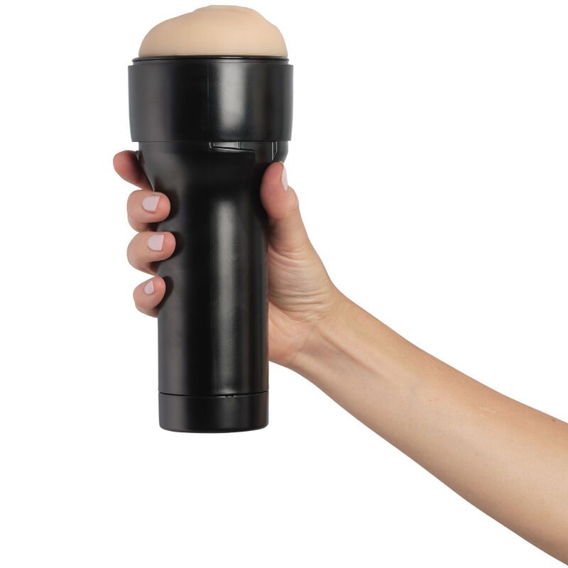 Hand hält einen schwarzen Masturbator aufrecht.