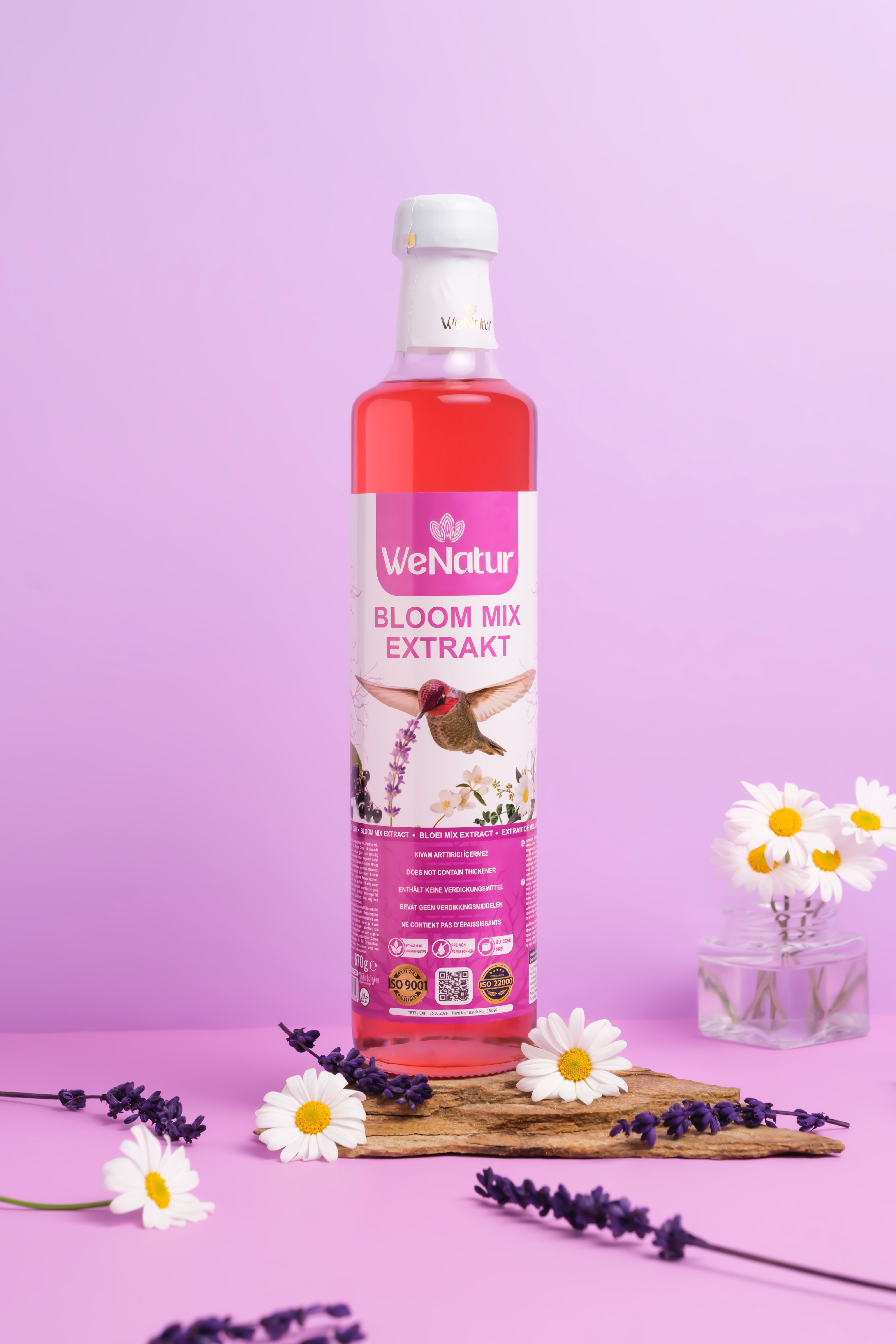 WeNatur Bloom Mix Extrakt Flasche mit Kolibri und Blumen.
