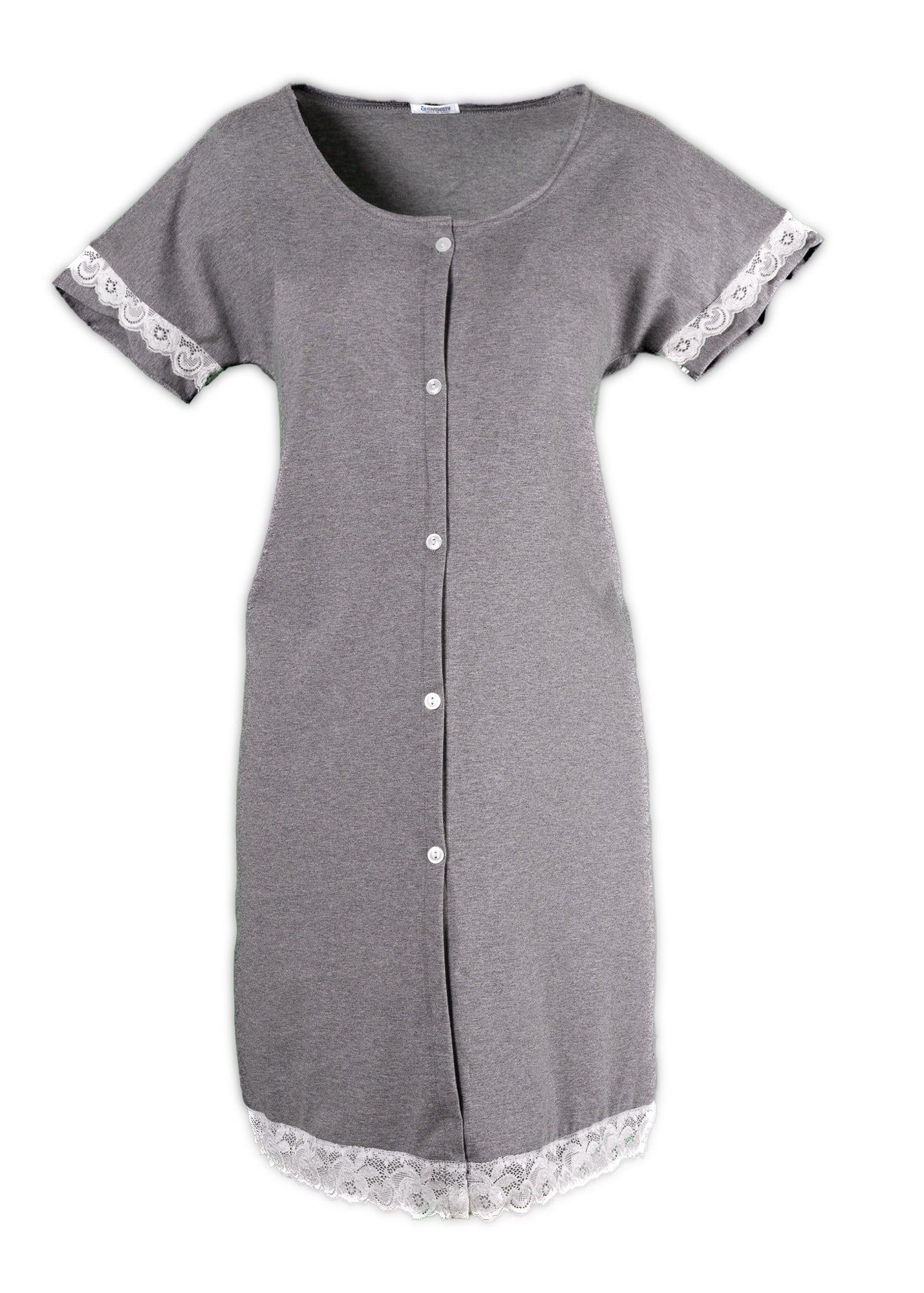Graues Geburtshemd, vorne offen, mit Spitze an Ärmeln und Saum. Baumwolle. Knöpfe. Rundhalsausschnitt.