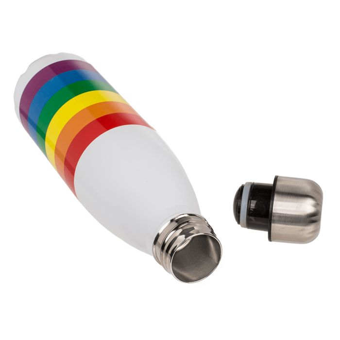 Metall-Trinkflasche, weiß mit Regenbogenstreifen. Deckel abgenommen. Silberner Rand.