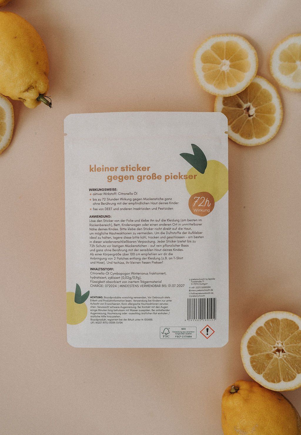 Rückseite der pieksmichnicht Anti-Mücken-Sticker-Verpackung. Text, Inhaltsstoffe, Anwendung, Warnhinweise, Zertifizierungen.