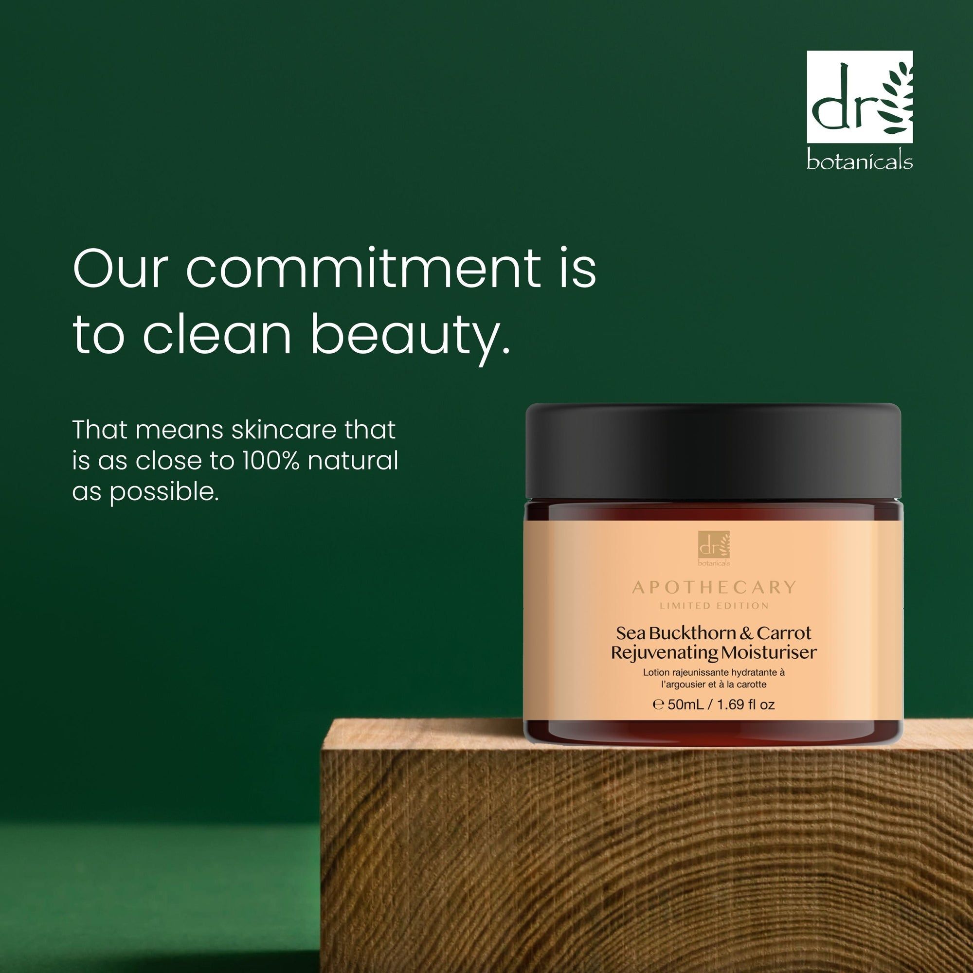 Creme-Dose auf Holzblock. Aufschrift: Sea Buckthorn & Carrot Rejuvenating Moisturiser. Apothecary Limited Edition. Text: Our commitment is to clean beauty.