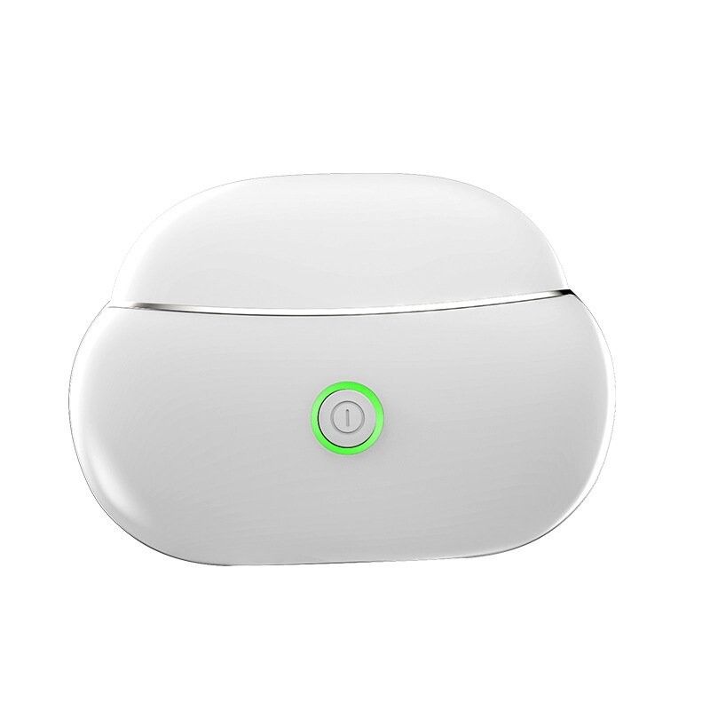 Weißes, oval geformtes LED Gua Sha Lifting-Gerät mit silbernem Rand und grünem Power-Knopf.