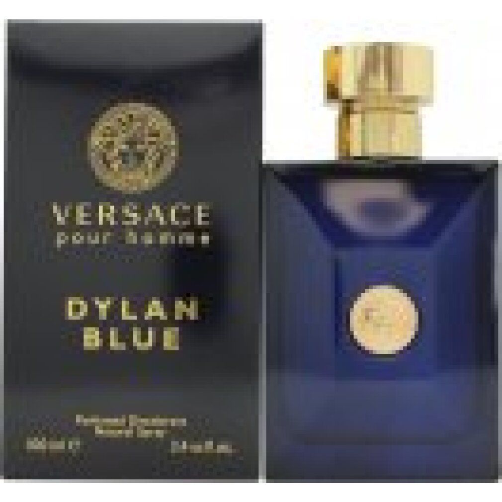 Blauer Flakon neben einer Schachtel. Auf der Schachtel: Versace, Dylan Blue, Medusa-Logo. Flakon mit goldfarbenem Verschluss.