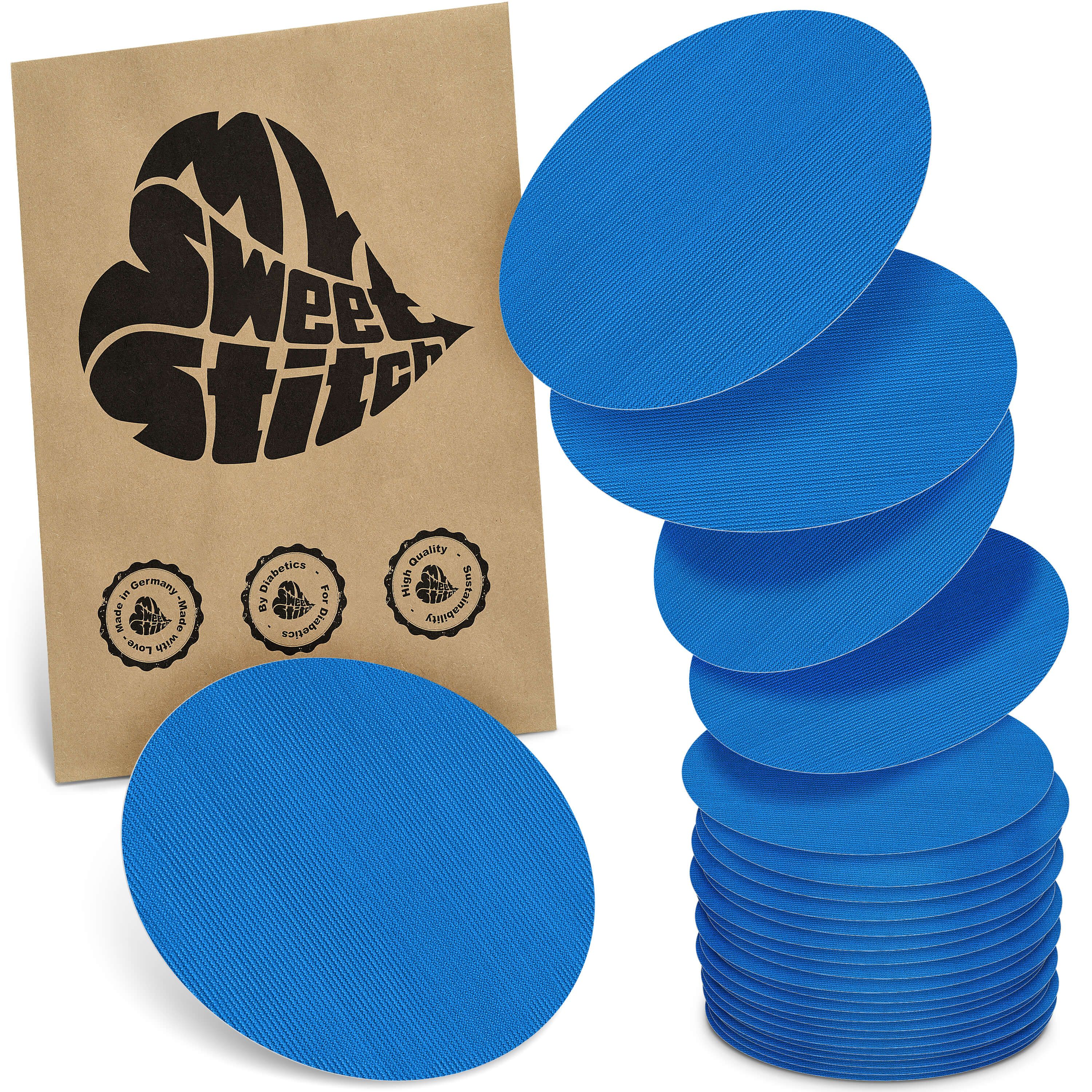 Blaues, ovales Pflaster. Auf brauner Verpackung steht "My Sweet Stitch". Siegel mit Text. Stapel und einzelnes Pflaster.