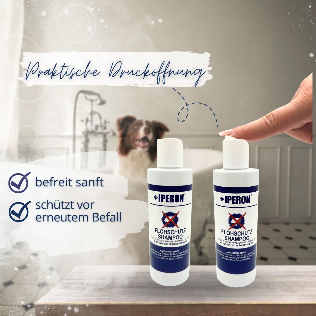Zwei Flaschen IPERON® Flohschutz Shampoo neben einer Badewanne mit Hund.
