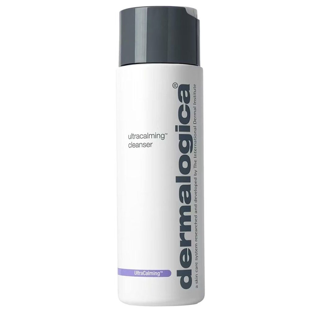 Weiße Flasche mit grauem Deckel. Aufschrift: UltraCalming Cleanser und Dermalogica. Lila Akzent. 8.4 US FL OZ / 250 ml.