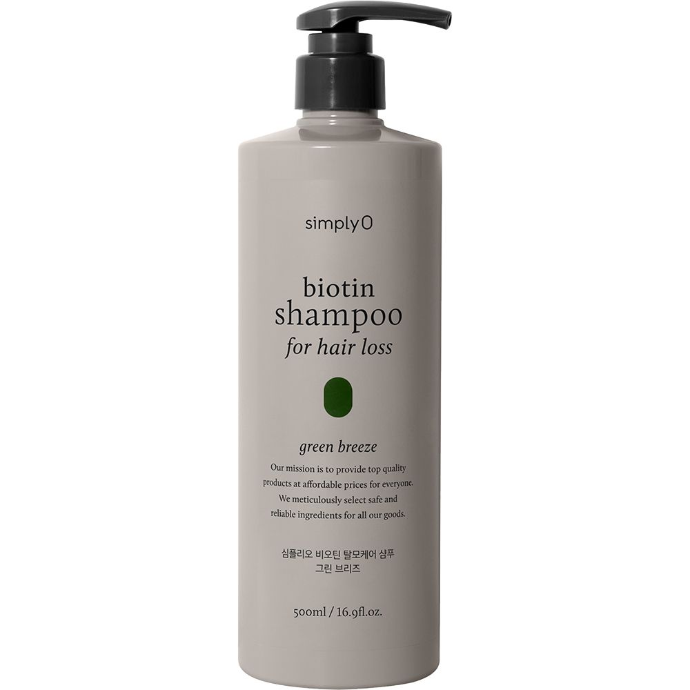Graue Shampoo-Flasche mit schwarzem Pumpkopf. Beschriftung: Biotin Shampoo for hair loss, Green Breeze. 500ml/16.9 fl.oz.