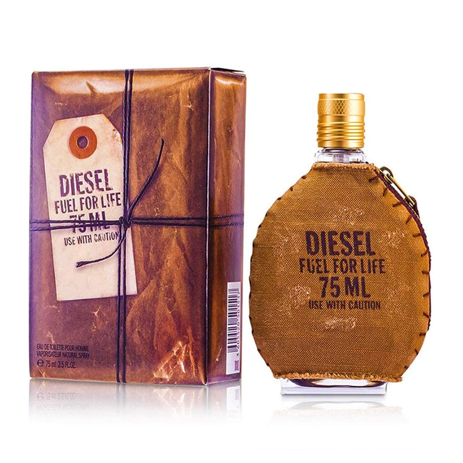 Parfümflakon mit braunem Lederbezug und goldenem Verschluss. Aufschrift DIESEL FUEL FOR LIFE. Rechteckige Schachtel mit Aufschrift.