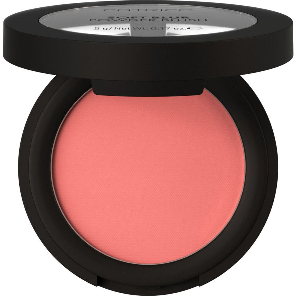 Runder, schwarzer Behälter mit rosa Rouge. Deckel geöffnet. Aufschrift: Catrice Soft Blur Powder Blush.