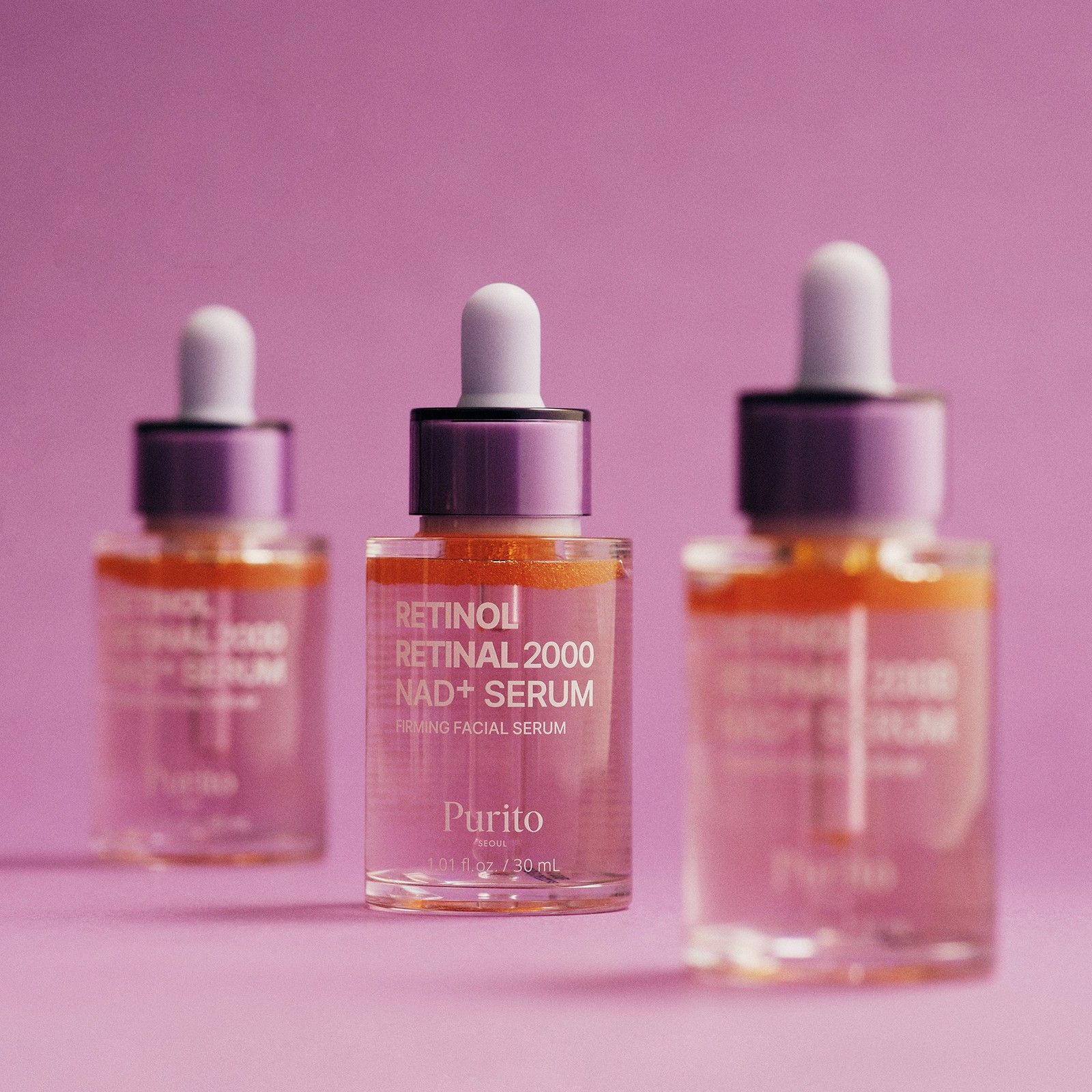 Drei Purito Retinol Retinal 2000 NAD+ Seren in Glasflaschen mit Pipetten.