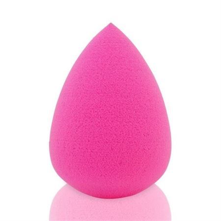 Eine tropfenförmige, pinke Make-up-Schminkquaste aus Schaumstoff.