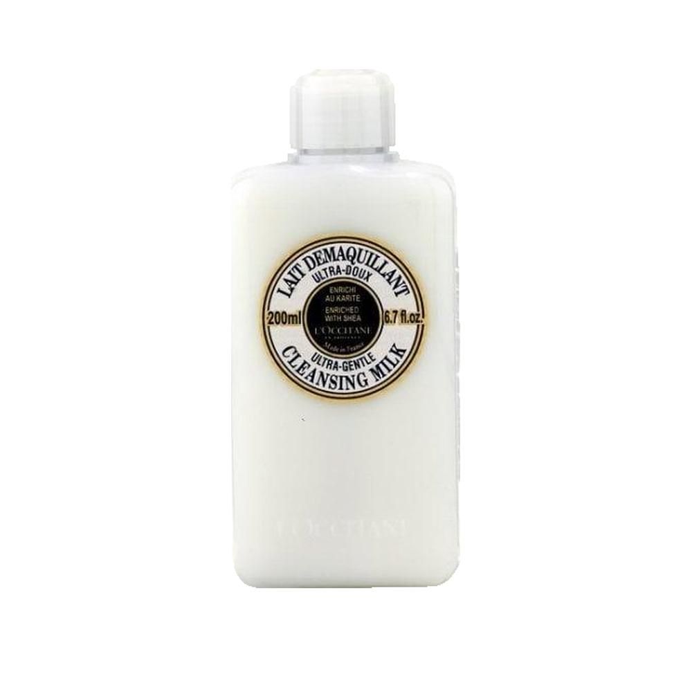 Weißes L'Occitane Reinigungsmilch-Fläschchen mit Etikett. Text: Lait Demaquillant Ultra-Doux, 200ml, 6.7 fl.oz.