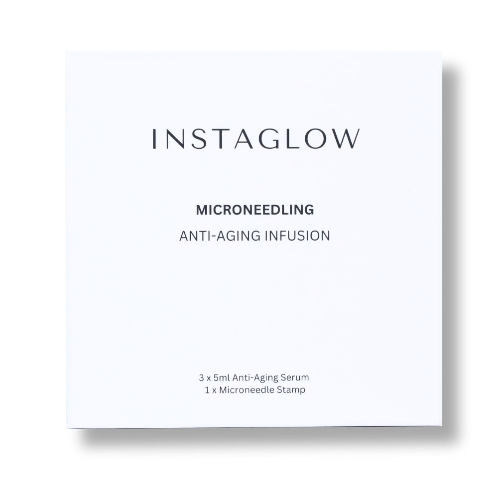 Weißer Karton mit „INSTAGLOW“ und „MICRONEEDLING ANTI-AGING INFUSION“. Enthält Serum und Stempel.