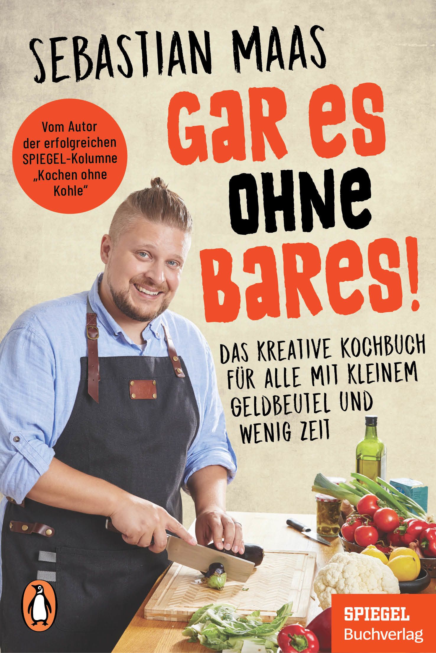 Buchcover mit Koch. Titel: Gar es ohne Bares! Autor: Sebastian Maas. Verlag: Spiegel Buchverlag. Koch schneidet Gemüse.