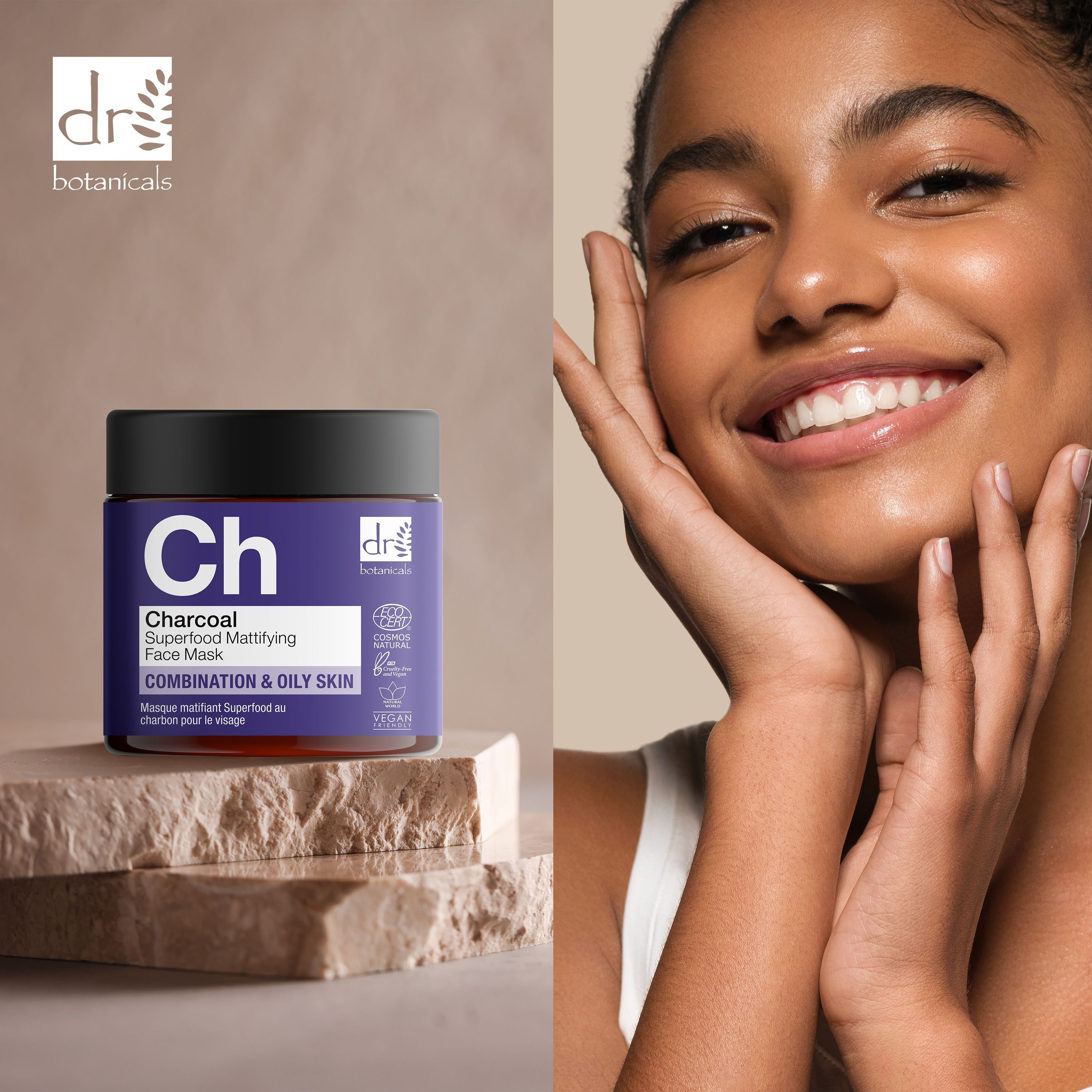 Lila Dose mit schwarzem Deckel. Aufschrift: "Ch Charcoal Superfood Mattifying Face Mask COMBINATION & OILY SKIN".