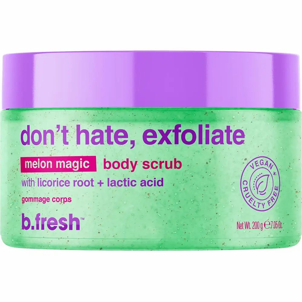 Körperpeeling mit lila Deckel. Text: don't hate, exfoliate, melon magic body scrub. Vegan-Siegel.