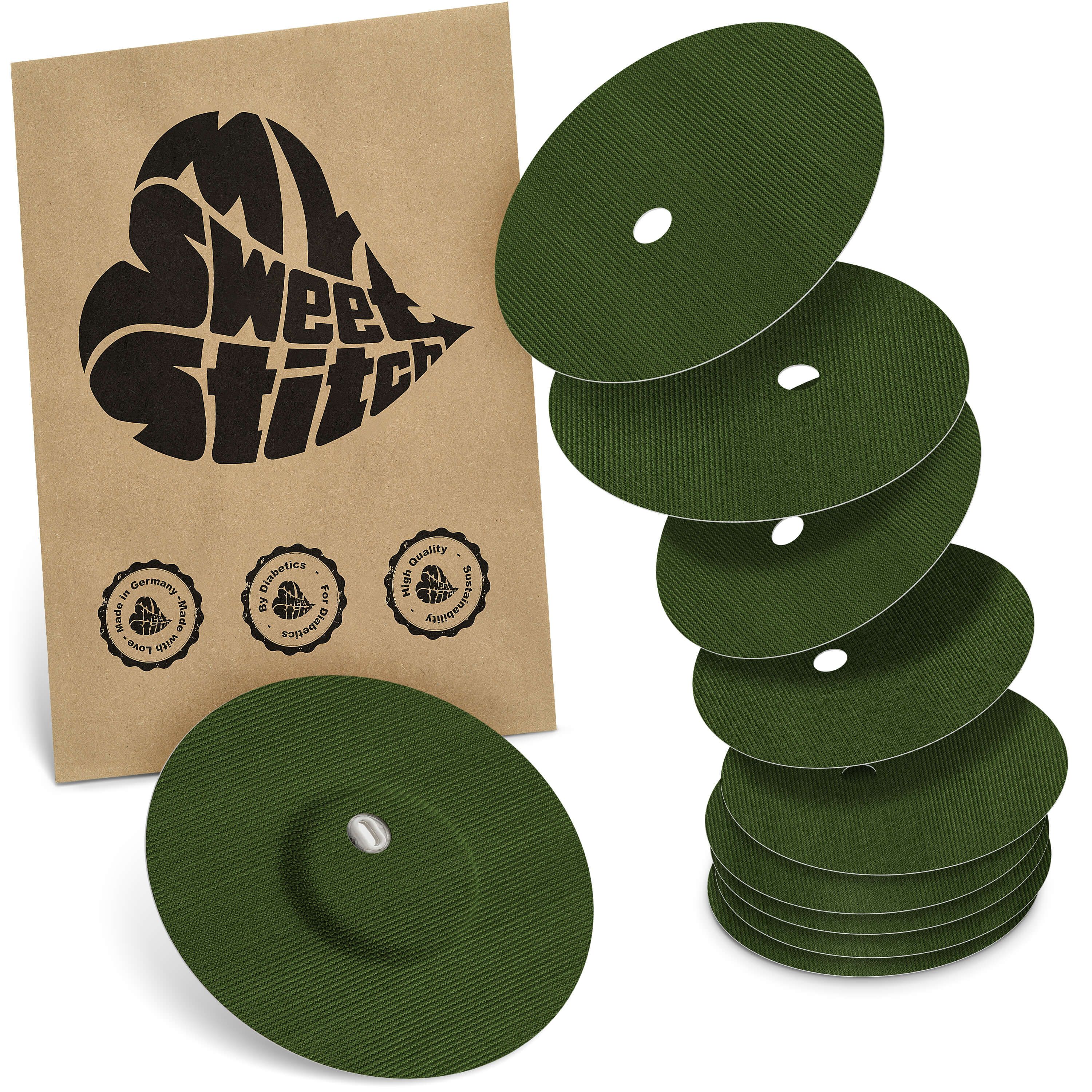 Grüne, runde Pflaster mit Loch, gestapelt. Braune Papiertüte mit Logo und Siegeln. Aufkleber für medizinische Geräte.