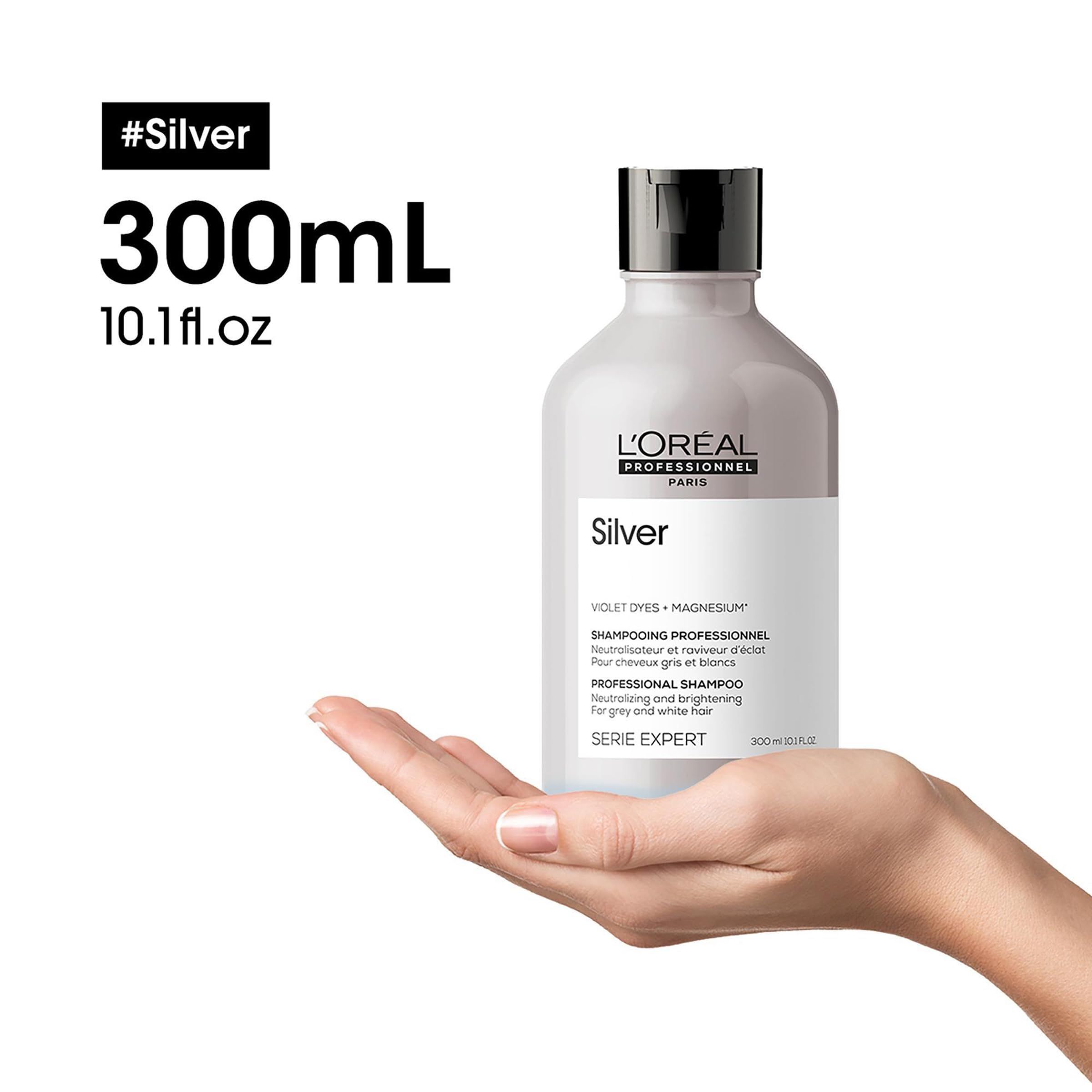 Silberne Shampoo-Flasche, gehalten in einer Hand. Text: Silver, L'Oréal Professionnel. 300ml, 10.1 fl.oz.
