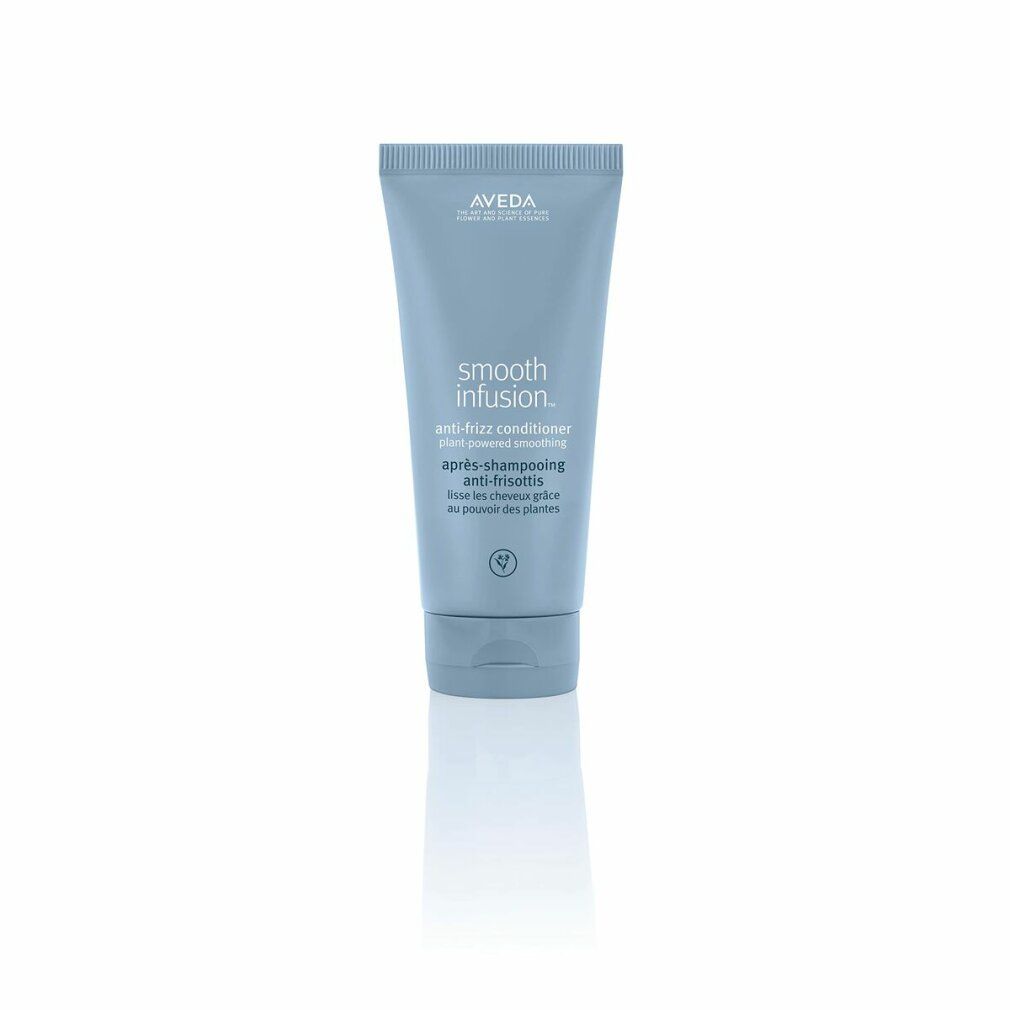 Hellblaue Tube mit Aveda-Logo und Schriftzug Smooth Infusion. Anti-Frizz-Conditioner. Für glattes Haar.