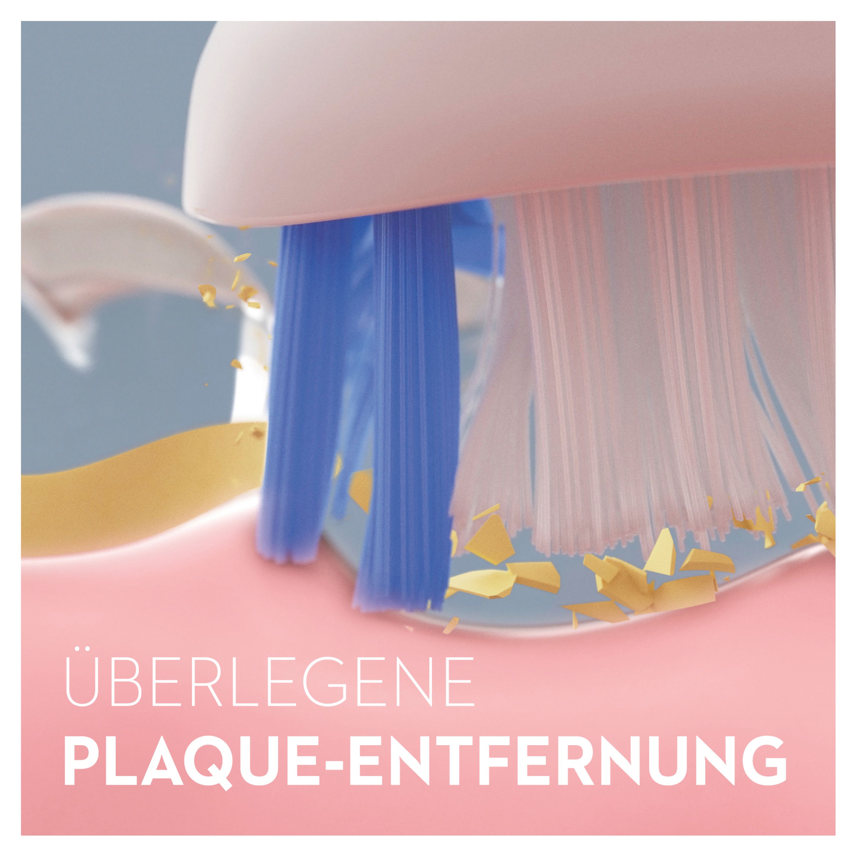 Nahaufnahme einer Zahnbürste mit blauen Borsten. Text: ÜBERLEGENE PLAQUE-ENTFERNUNG.