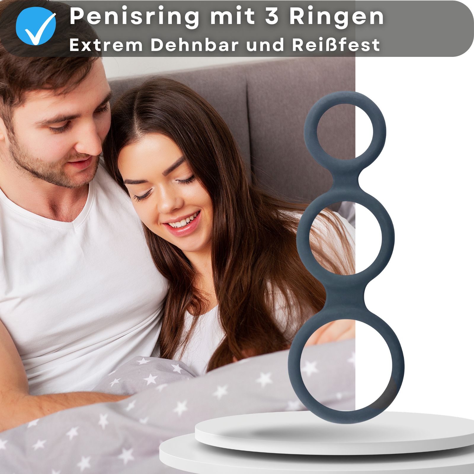 Penisring mit drei Ringen. Paar im Hintergrund. Text: Extrem dehnbar und reißfest.