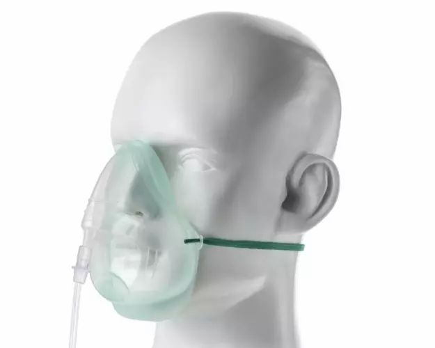 Sauerstoffmaske für Erwachsene mit Schlauch und Reservoir, transparent mit grünem Gurt.