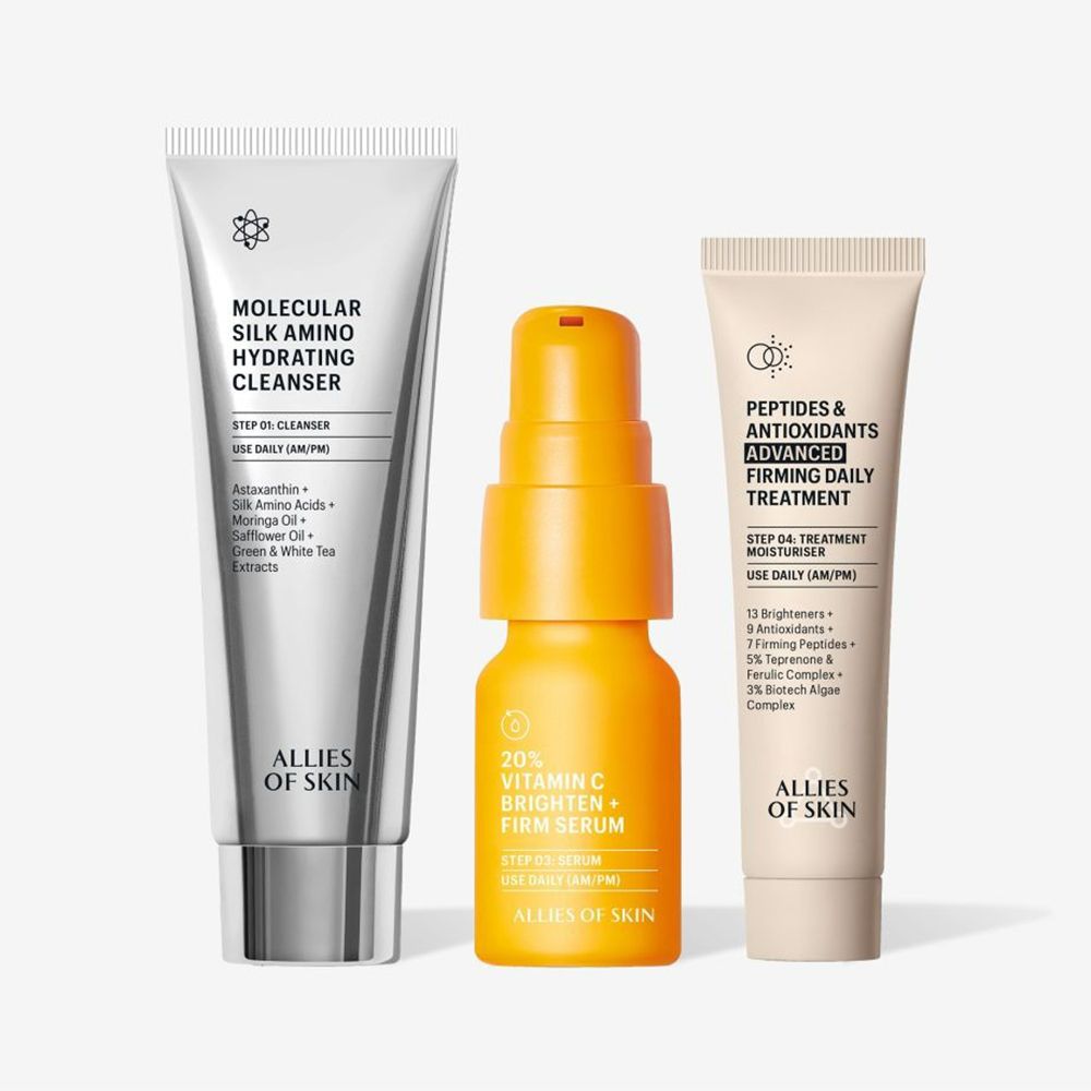 Drei Produkte: Reiniger, Serum und Feuchtigkeitspflege. Alle Produkte sind in Tuben und Flaschen verpackt. Text: Allies of Skin.