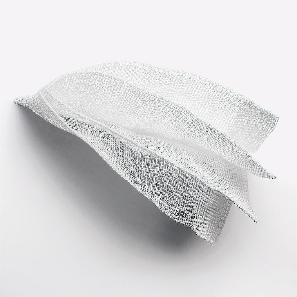 Mehrere sterile ES-Kompressen, 10x20cm, aus Verbandmull.