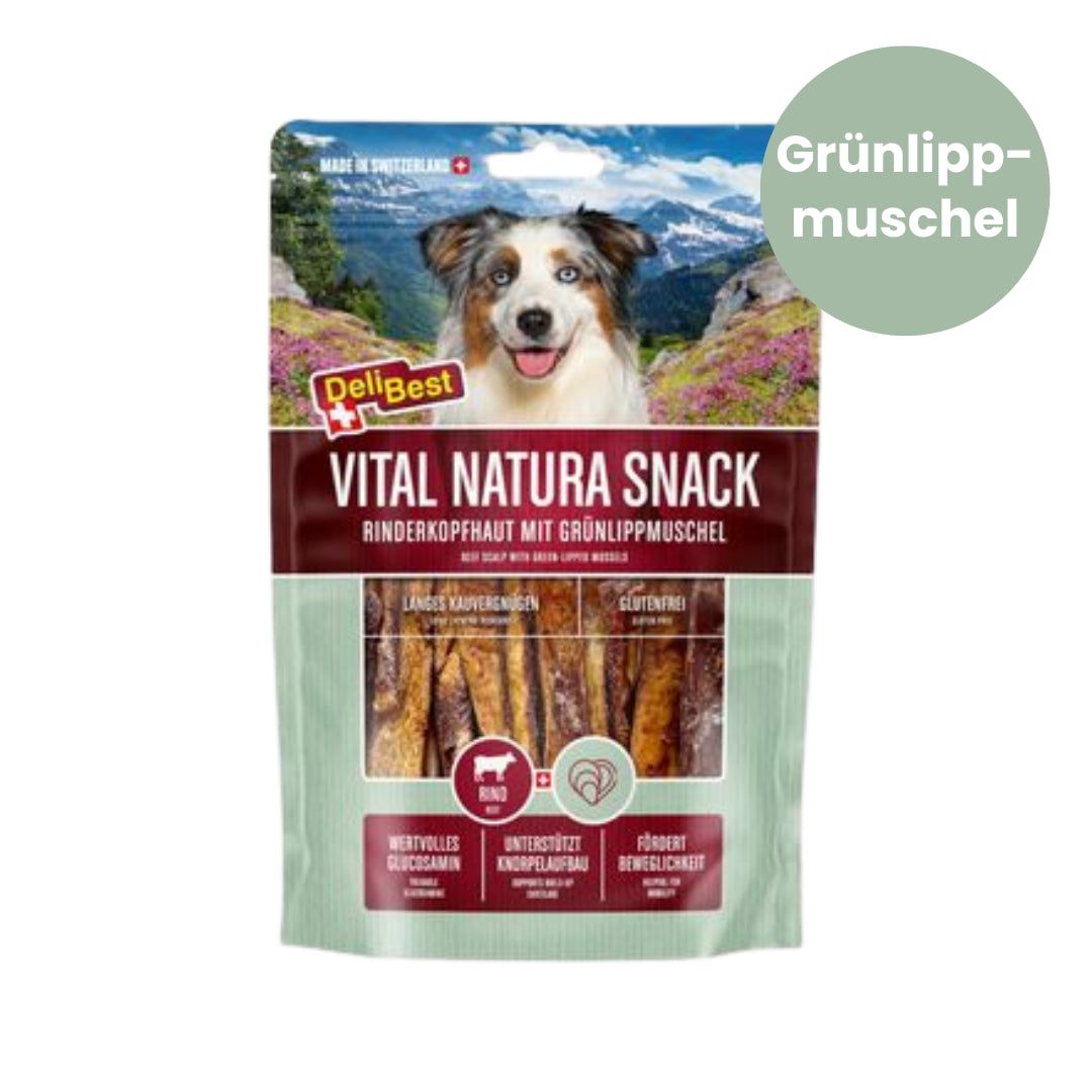 Verpackung von DeliBest Vital Natura Snack. Rinderkopfhaut mit Grünlippmuschel. Enthält ein Hundefoto. Text: Vital Natura Snack, glutenfrei.