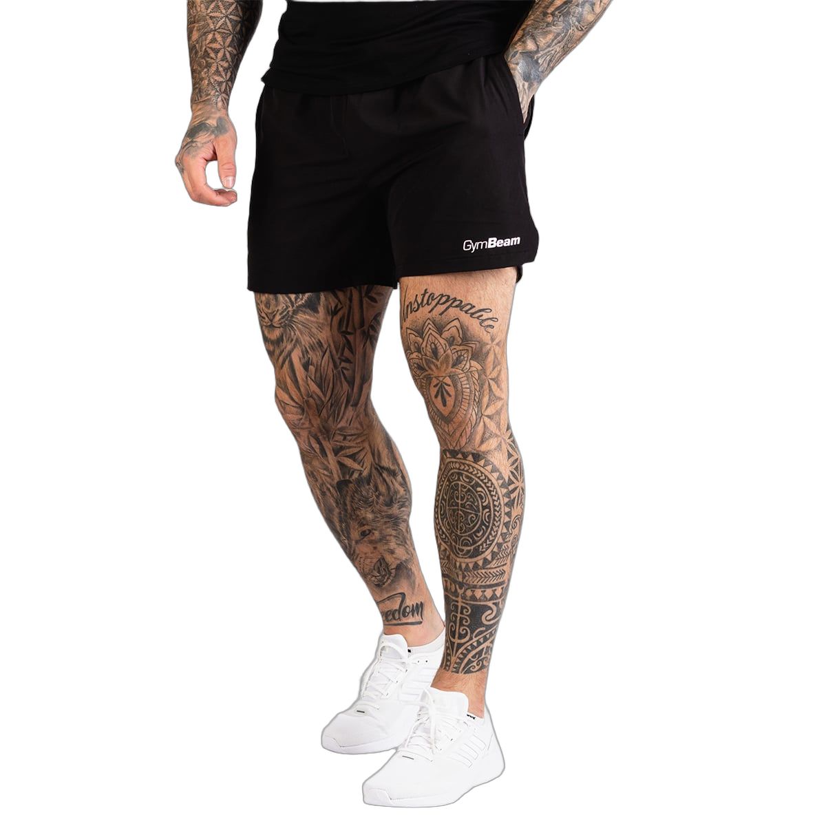 Herren Shorts in Schwarz, Regular Fit, mit seitlichem GymBeam-Logo.