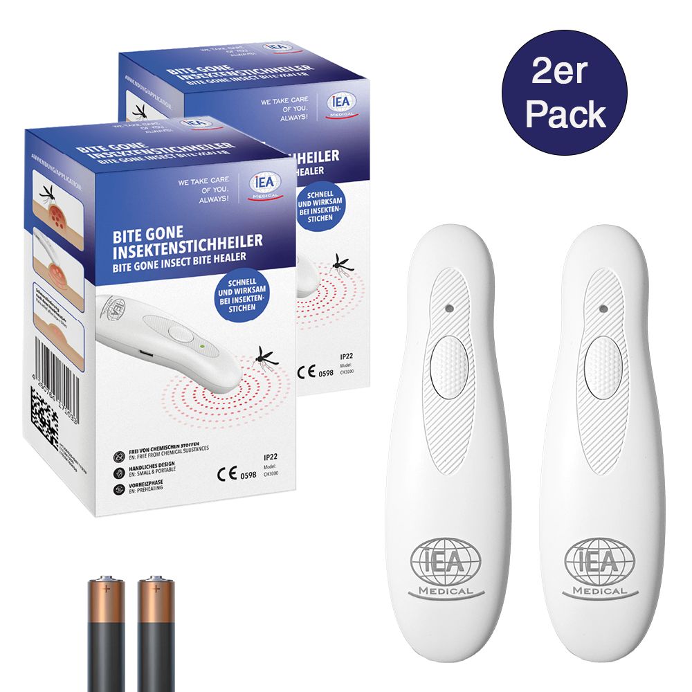 Zwei weiße Insektenstichheiler mit IEA Medical Logo. Zwei Batterien und zwei Produktverpackungen mit Produktname und Logo.