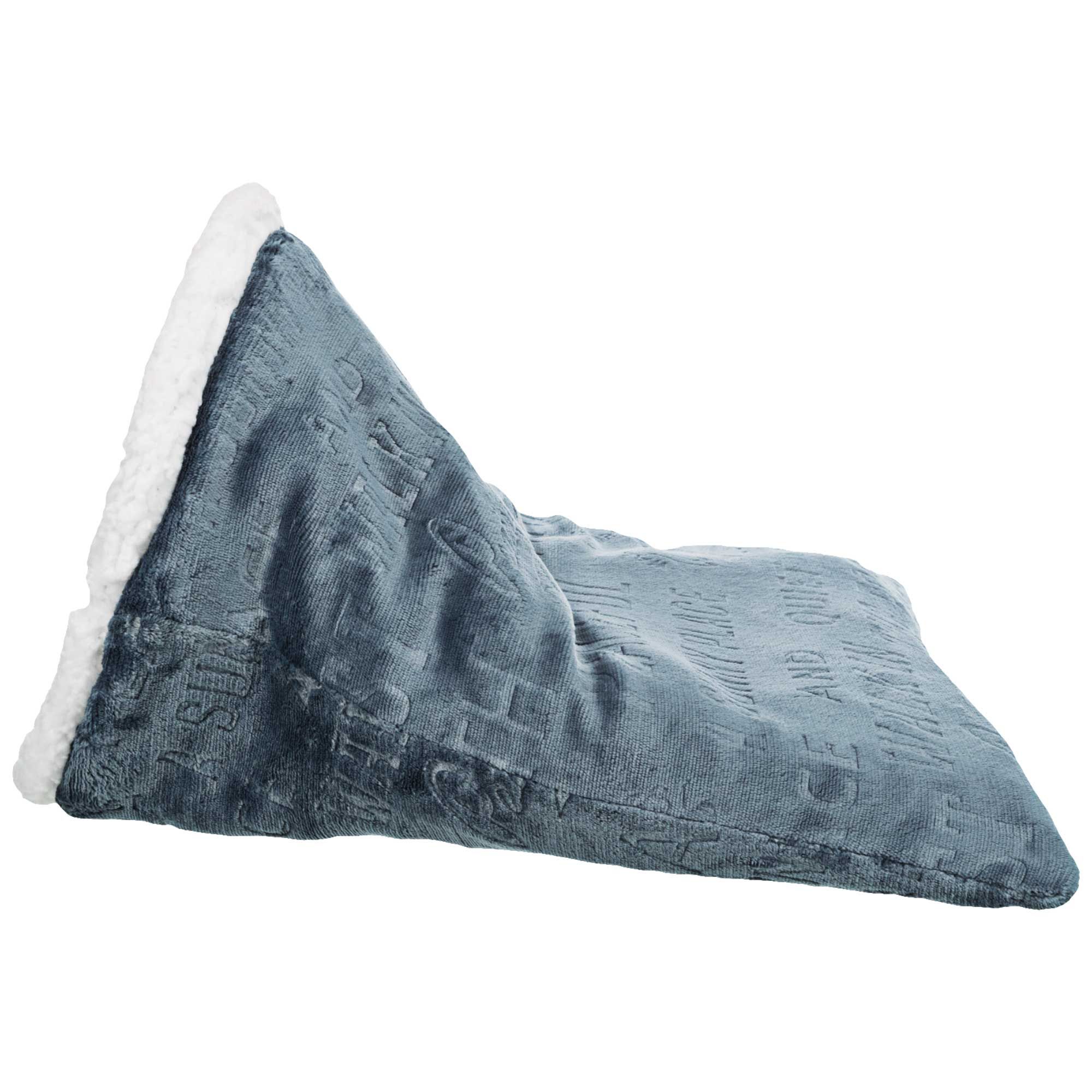 Blauer Kuschelsack, dreieckig gefaltet, mit weißem Innenfutter.