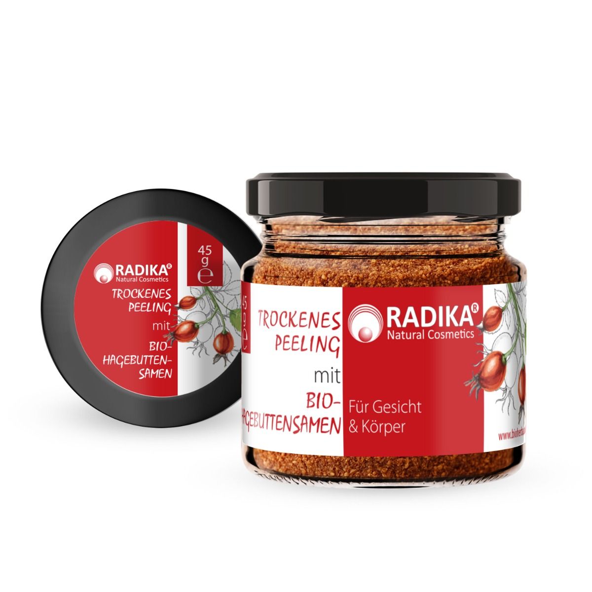 Glas mit Trockenpeeling, schwarzem Deckel und rotem Etikett. Aufschrift: Radika, Trockenes Peeling mit Hagebuttensamen. 45g.