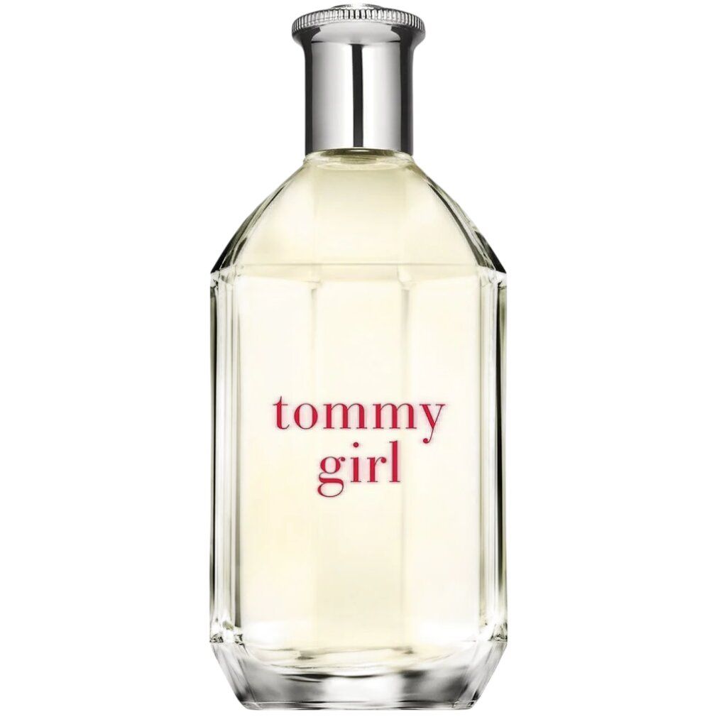 Parfümflasche. Klare Flüssigkeit in einer kantigen Glasflasche. Silberner Verschluss. Schriftzug 'tommy girl' in Rot.