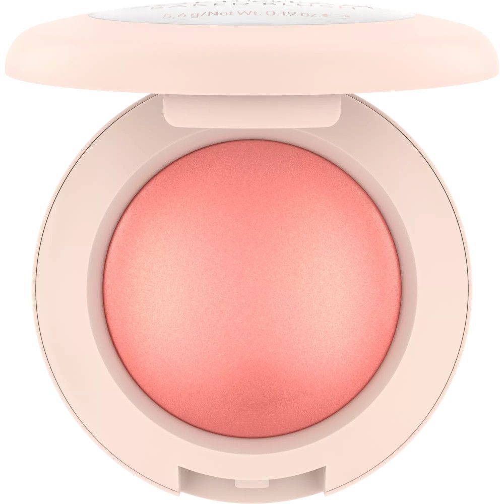 Runder, rosafarbener Rouge-Puder in einer hellrosa Dose mit Deckel. Der Deckel ist geöffnet.