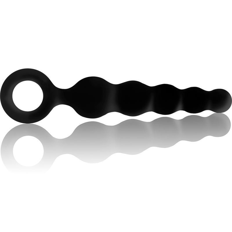 Schwarzer Analplug aus Silikon mit Ring und geriffelter Oberfläche. Reflektierende Oberfläche.