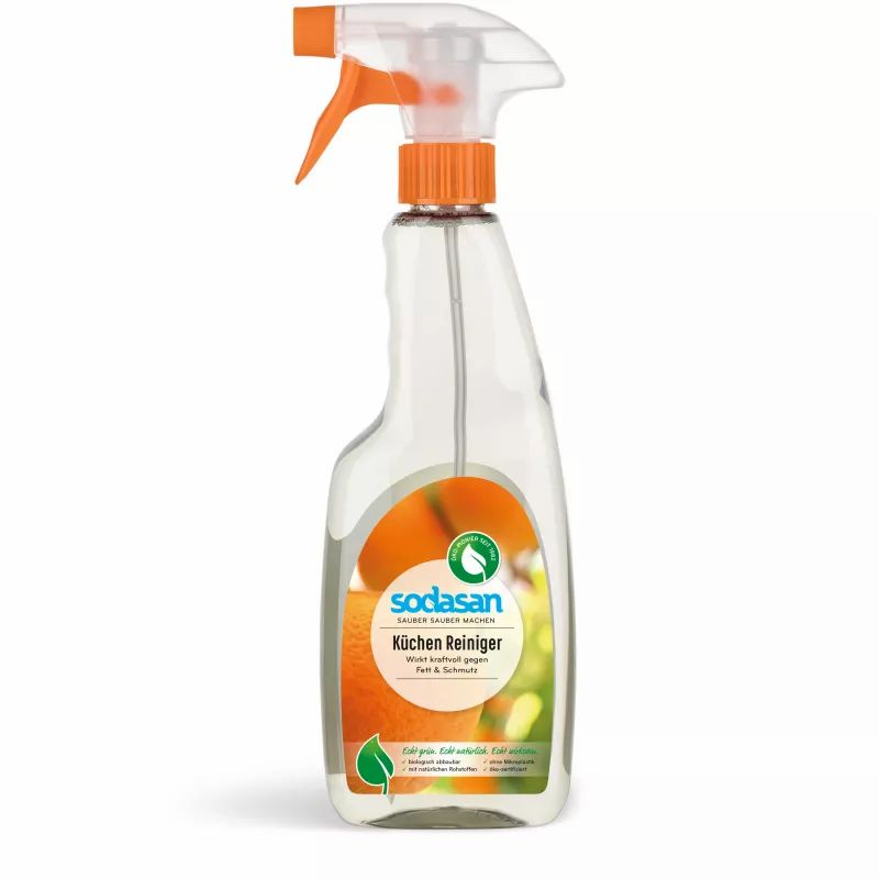 Sprühflasche mit orangefarbenem Sprühkopf. Aufkleber mit Produktname und Logo. Transparente Flasche mit Flüssigkeit.