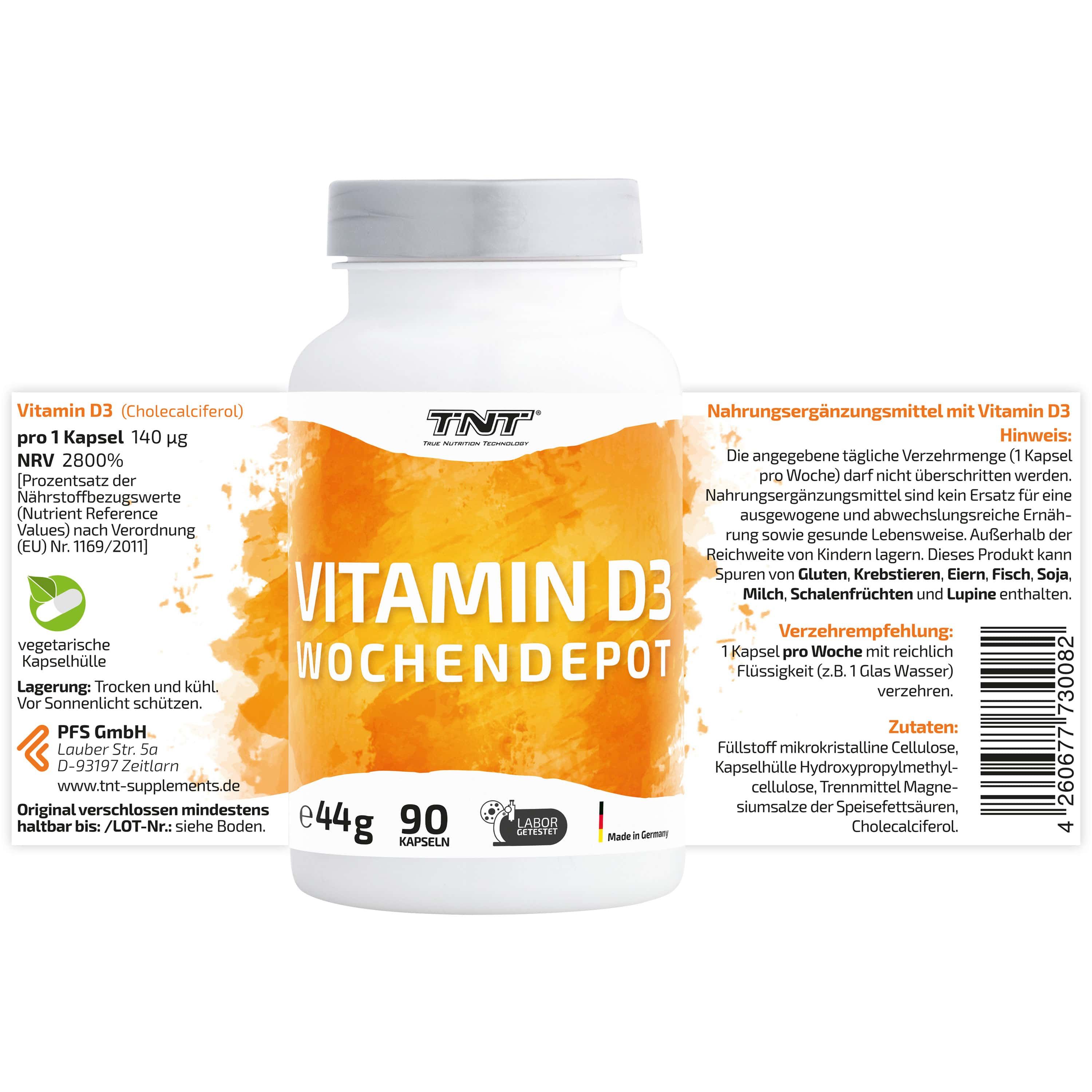 Nahaufnahme der Etiketten einer TNT Vitamin D3 Wochendepot Flasche. Informationen zu Inhaltsstoffen und Dosierung.