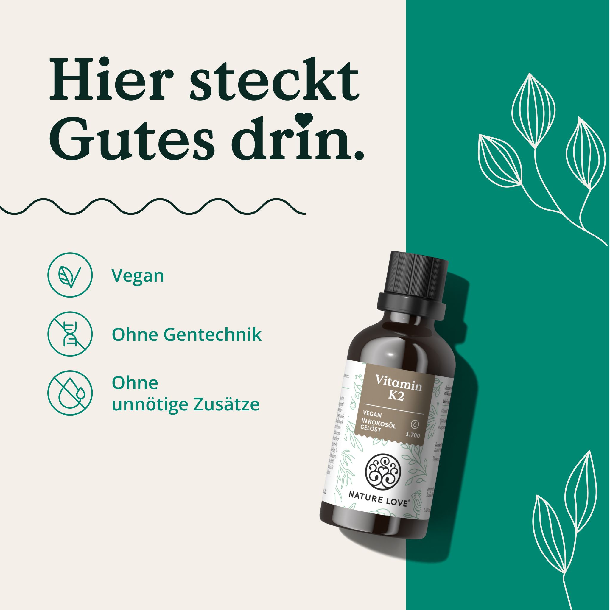 Braune Glasflasche mit Vitamin K2. Etikett mit Produktinformationen. Text: Vegan, Ohne Gentechnik, Ohne unnötige Zusätze.