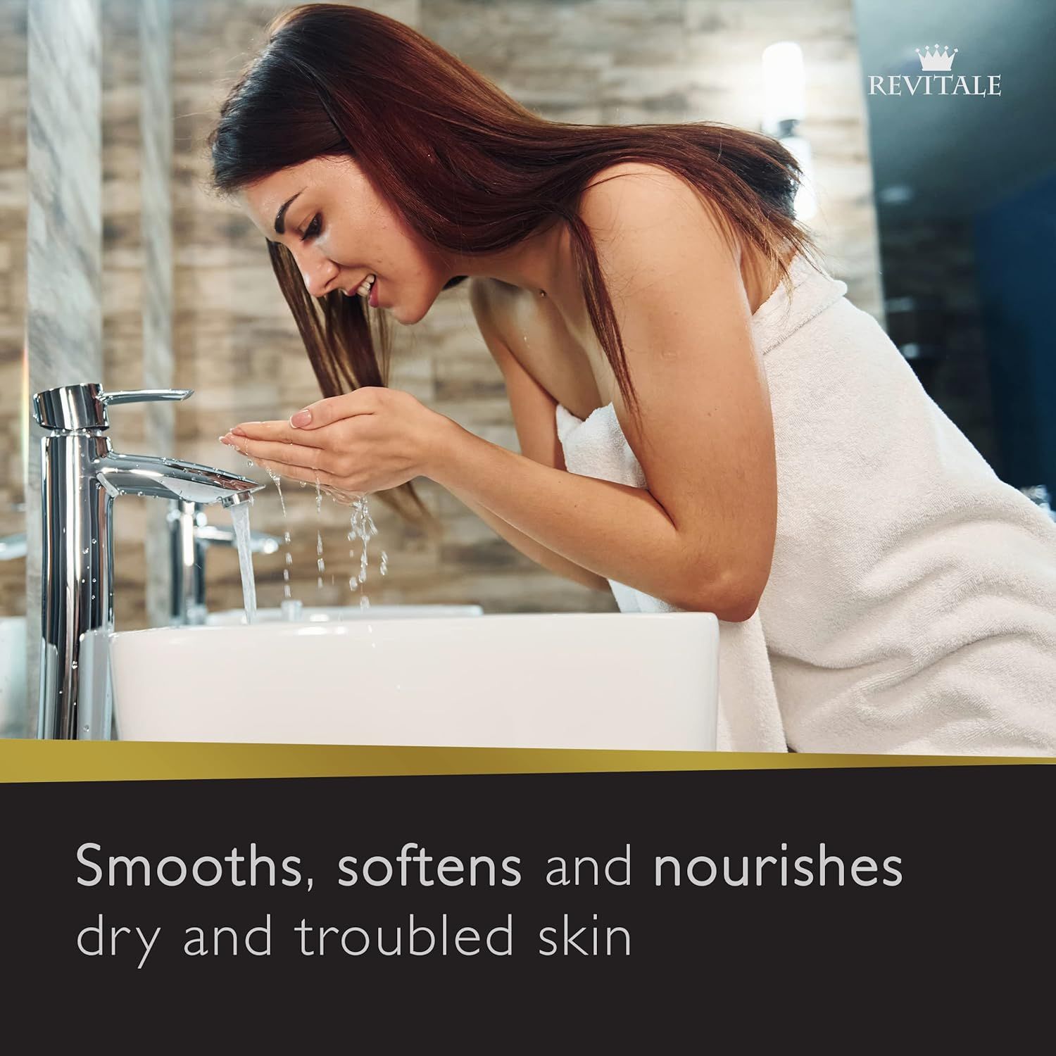 Frau wäscht sich das Gesicht. Text: "Smoothes, softens and nourishes dry and troubled skin".