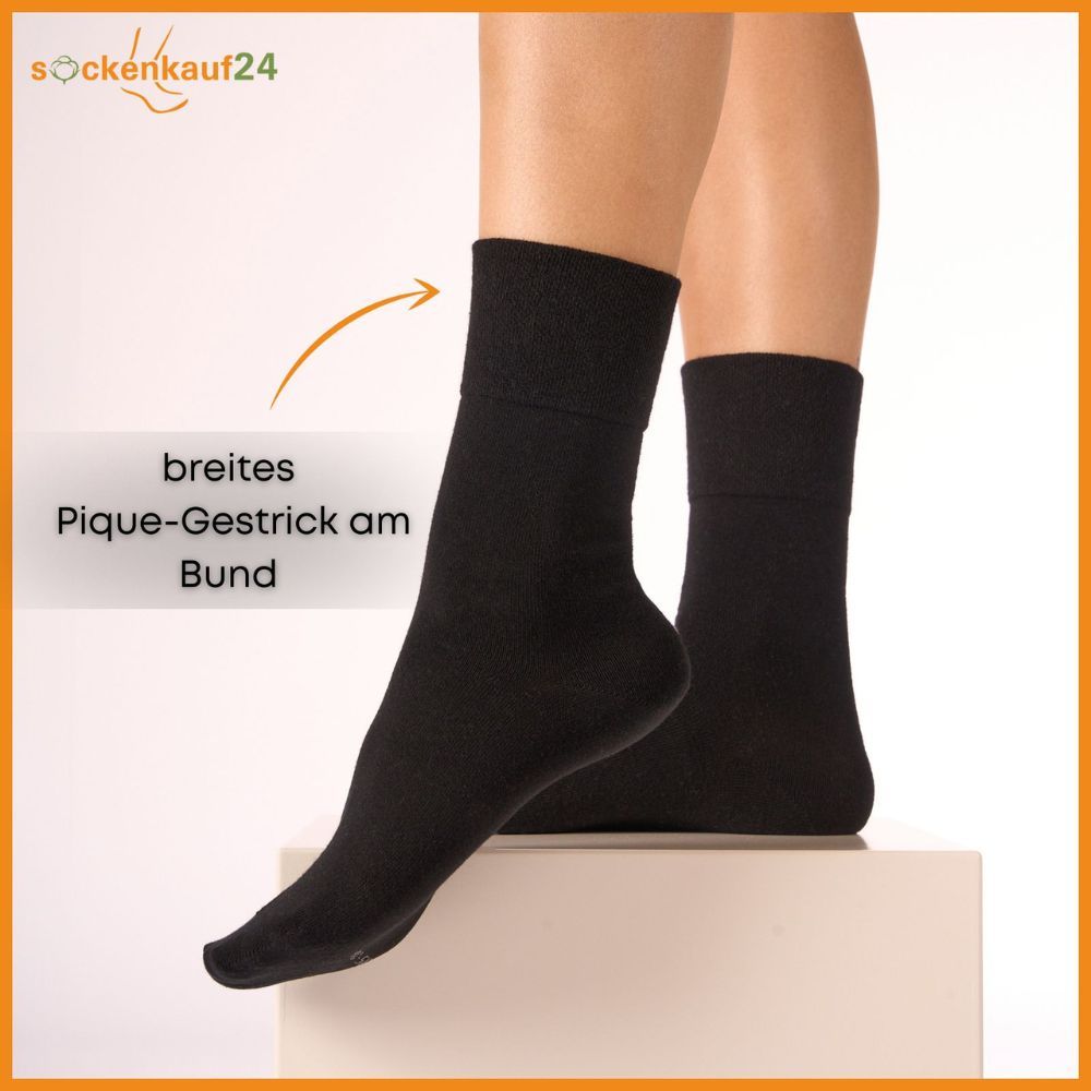 Schwarze Diabetiker Socken am Bein. Text: Breites Pique-Gestrick am Bund.