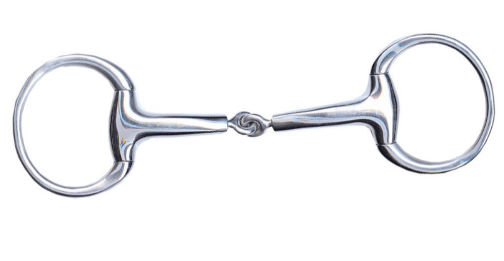 Metall-Gebiss mit runden Ringen und Gelenkstück. Glänzende Oberfläche, isoliert auf weißem Hintergrund.