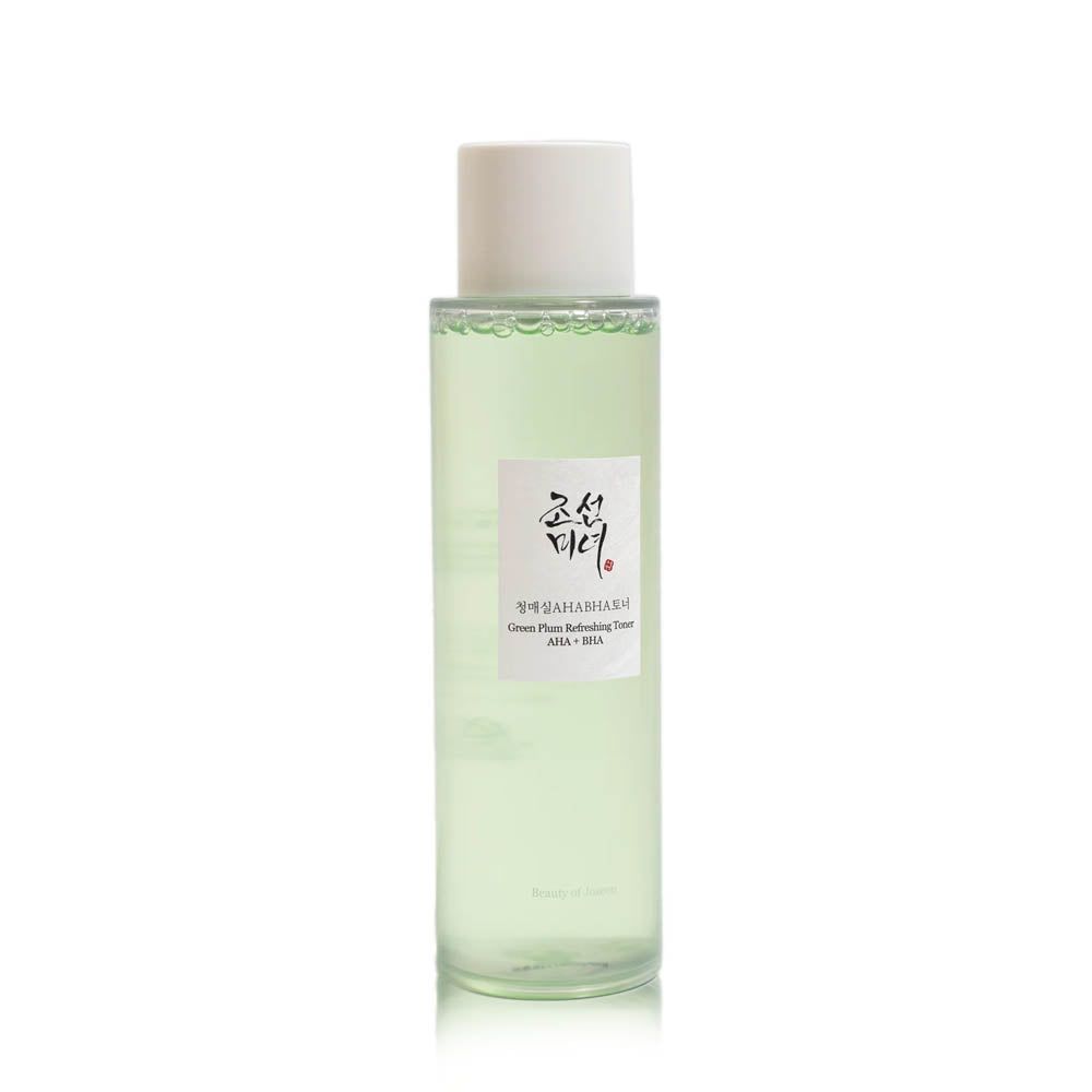 Grüner Toner in einer zylindrischen Flasche mit weißem Deckel. Aufkleber mit Schriftzeichen und Text. Klare, grüne Flüssigkeit sichtbar.