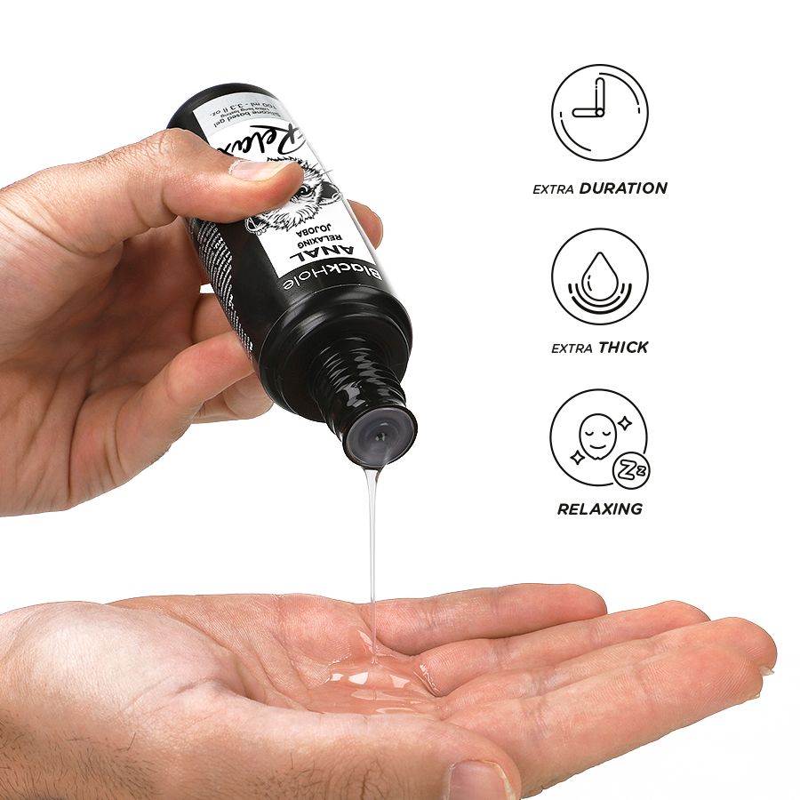 Eine Hand hält eine Flasche, aus der eine Flüssigkeit in die andere Hand tropft. Symbole: Extra Dauer, Extra Dicke, Entspannung.