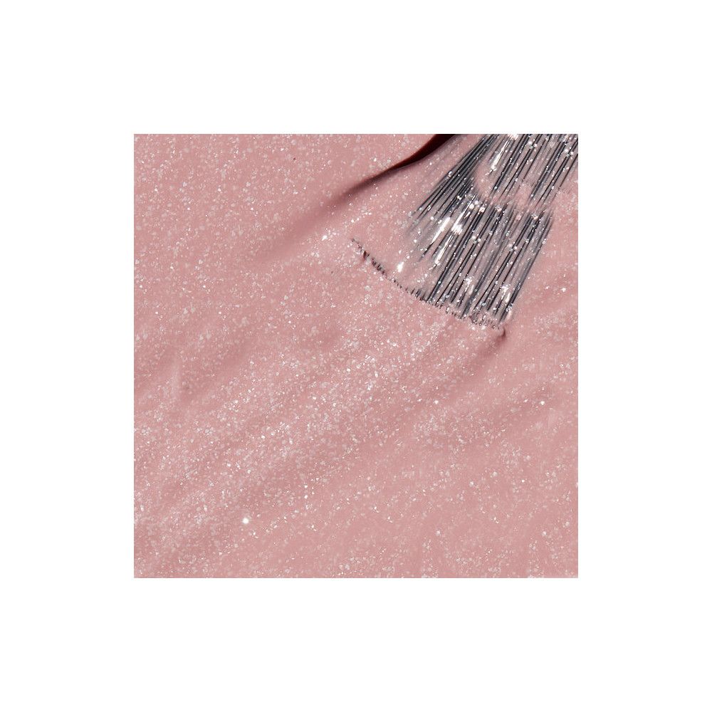 Nagellack mit Pinsel. Rosa Farbton mit Glitzerpartikeln. Pinsel mit silbernen Borsten.