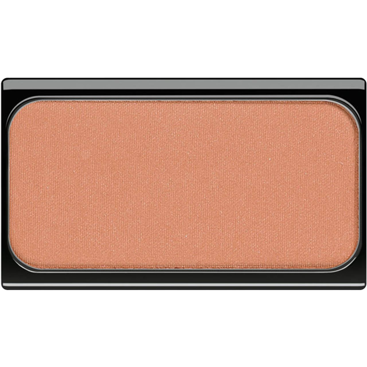 Blush in rechteckiger, schwarzer Kompaktverpackung. Der Inhalt ist pfirsichfarben.